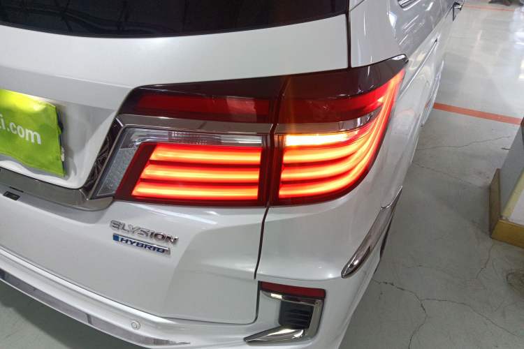 Used Honda Elysion 2019 2.0L Hybrid Comfort Edition Right Rear Taillight
