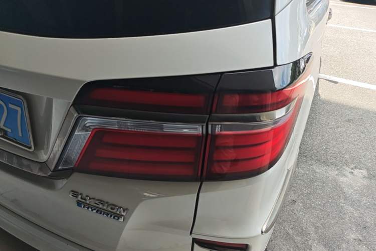 Used Honda Elysion 2019 2.0L Hybrid Luxury Edition Right Rear Taillight