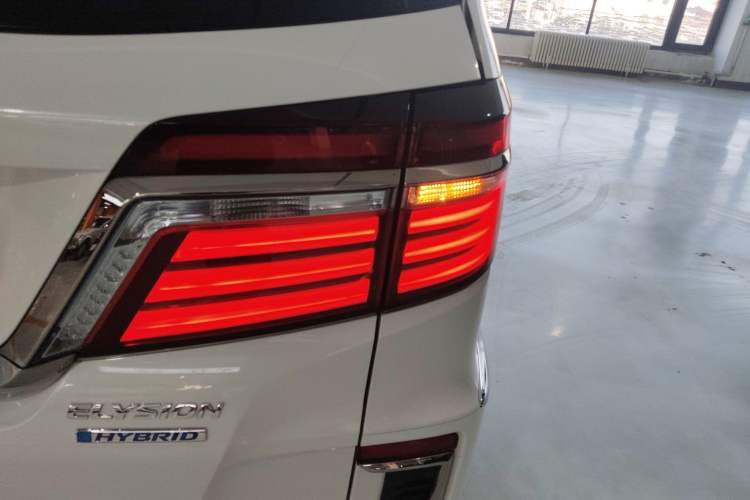 Used Honda Elysion 2019 2.0L Hybrid Luxury Edition Right Rear Taillight