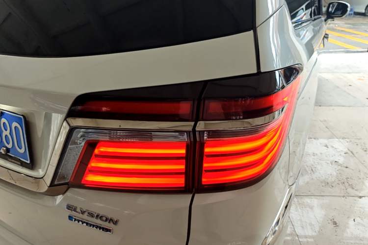 Used Honda Elysion 2019 2.0L Hybrid Supreme Edition Right Rear Taillight