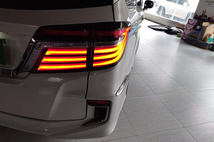 Used Honda Elysion 2019 2.0L Hybrid Supreme Edition Right Rear Taillight