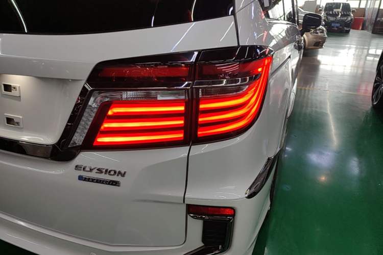 Used Honda Elysion 2019 2.0L Hybrid Supreme Edition Right Rear Taillight