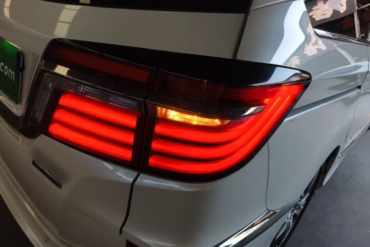 Used Honda Elysion 2019 2.0L Hybrid Luxury Edition Right Rear Taillight