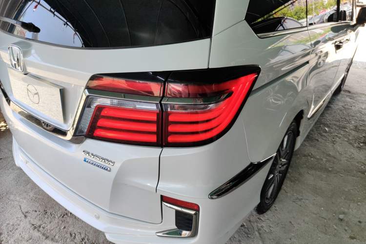 Used Honda Elysion 2019 2.0L Hybrid Luxury Edition Right Rear Taillight