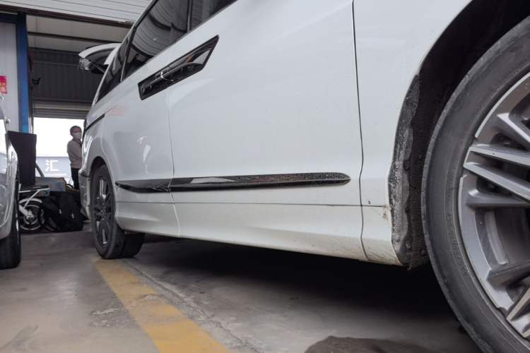 Used Honda Elysion 2019 2.0L Hybrid Luxury Edition Right Side Sill