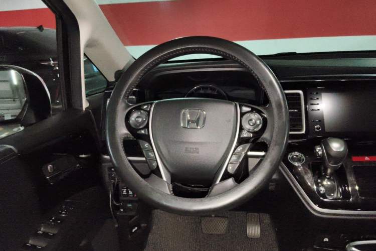 Used Honda Elysion 2019 2.0L Hybrid Luxury Edition Steering Wheel