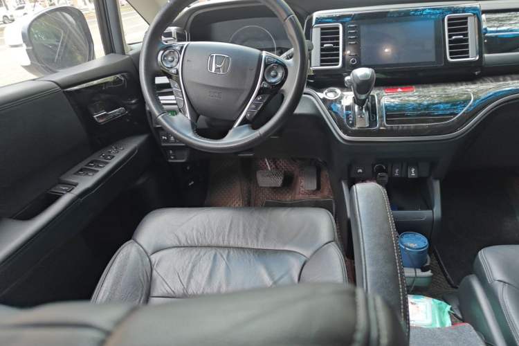 Used Honda Elysion 2019 2.0L Hybrid Luxury Edition Steering Wheel