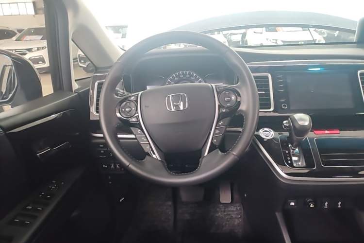 Used Honda Elysion 2019 2.0L Hybrid Luxury Edition Steering Wheel