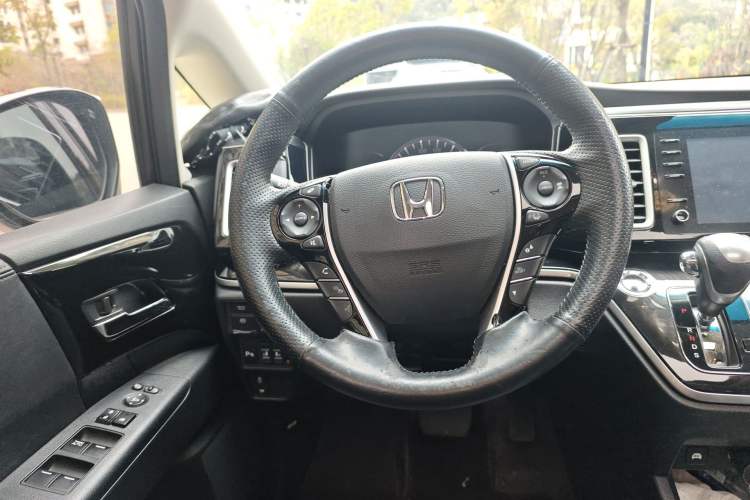 Used Honda Elysion 2019 2.0L Hybrid Luxury Edition Steering Wheel