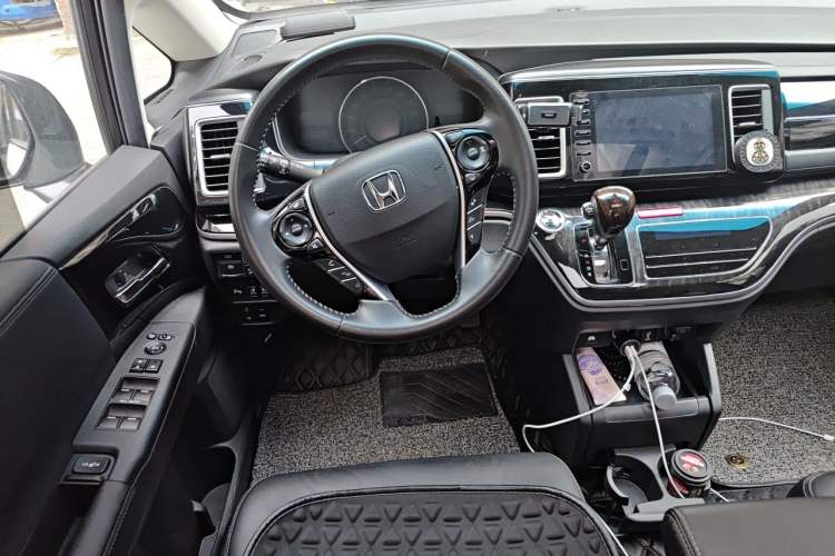 Used Honda Elysion 2019 2.0L Hybrid Supreme Edition Steering Wheel