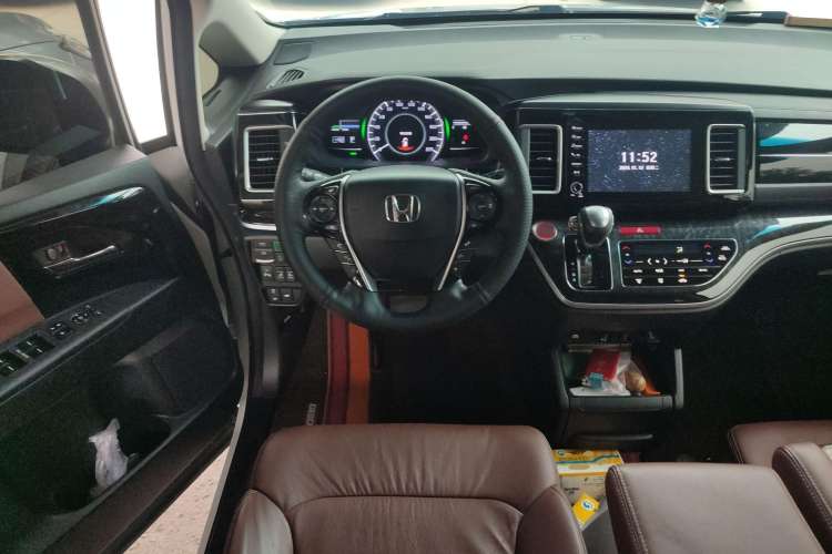 Used Honda Elysion 2019 2.0L Hybrid Supreme Edition Steering Wheel