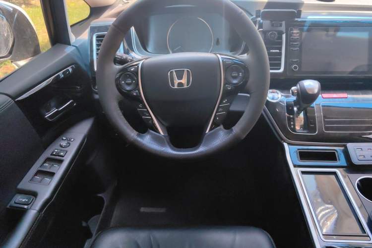 Used Honda Elysion 2019 2.0L Hybrid Luxury Edition Steering Wheel