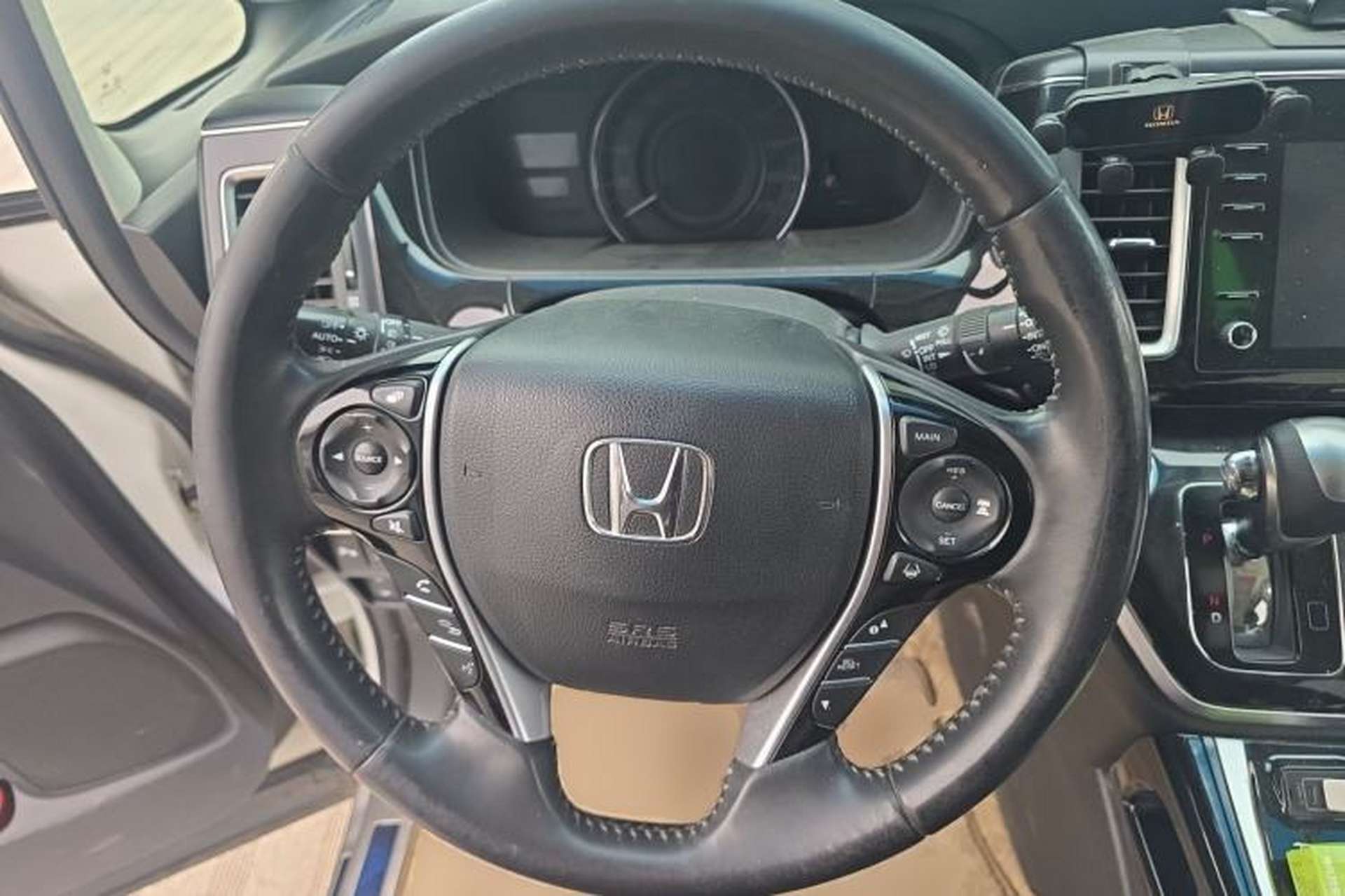 Used Honda Elysion 2019 2.0L Hybrid Luxury Edition Steering Wheel