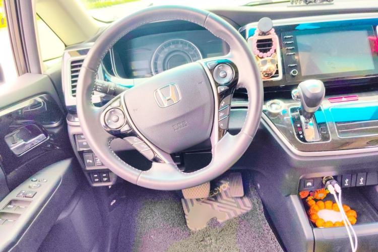 Used Honda Elysion 2019 2.0L Hybrid Luxury Edition Steering Wheel