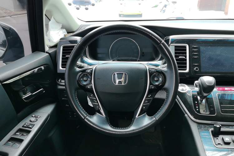 Used Honda Elysion 2019 2.0L Hybrid Luxury Edition Steering Wheel
