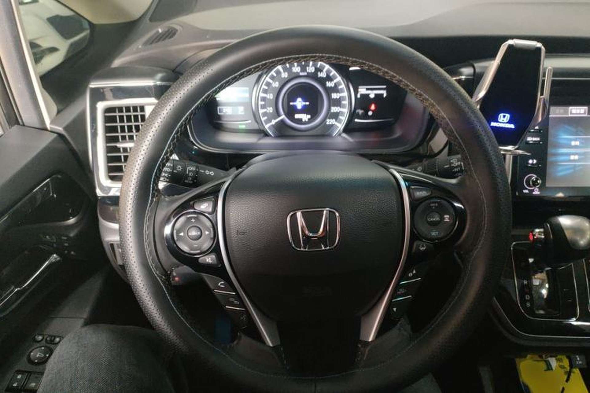 Used Honda Elysion 2019 2.0L Hybrid Luxury Edition Steering Wheel