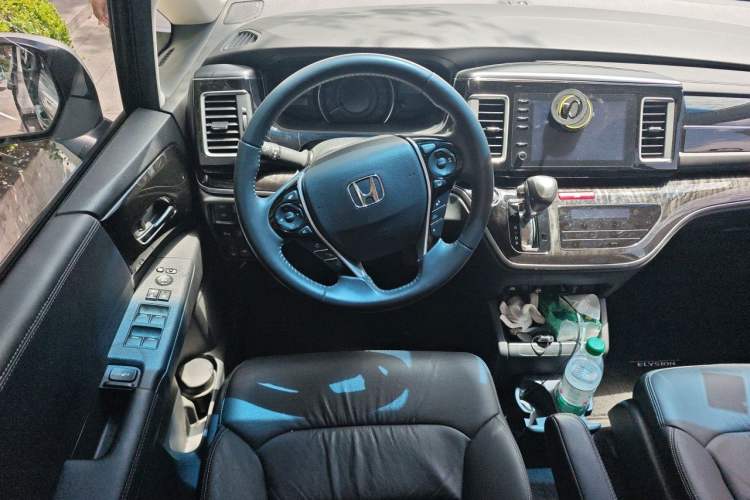 Used Honda Elysion 2019 2.0L Hybrid Luxury Edition Steering Wheel