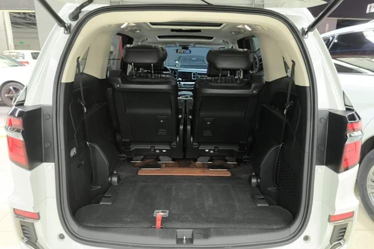 Used Honda Elysion 2019 2.0L Hybrid Comfort Edition Trunk