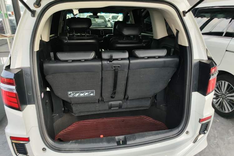 Used Honda Elysion 2019 2.0L Hybrid Luxury Edition Trunk