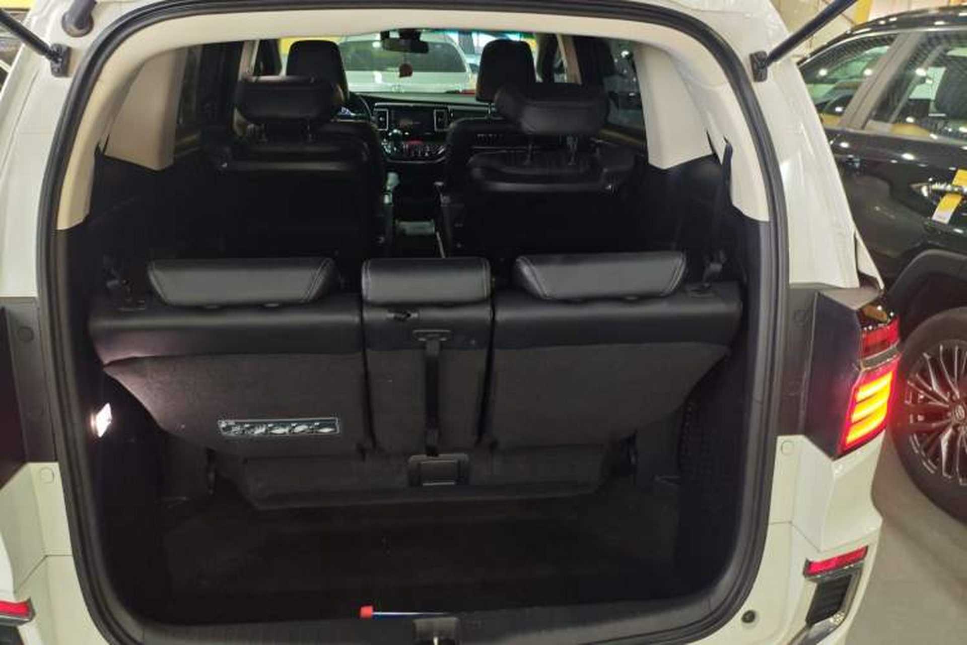 Used Honda Elysion 2019 2.0L Hybrid Luxury Edition Trunk