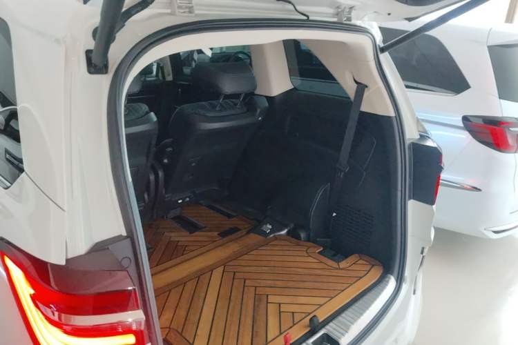 Used Honda Elysion 2019 2.0L Hybrid Comfort Edition Trunk