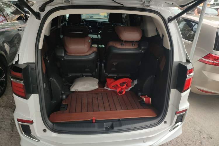 Used Honda Elysion 2019 2.0L Hybrid Supreme Edition Trunk