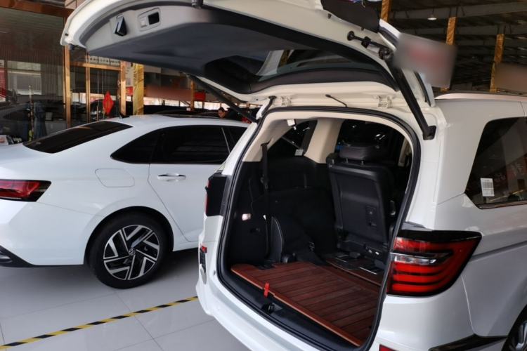 Used Honda Elysion 2019 2.0L Hybrid Luxury Edition Trunk