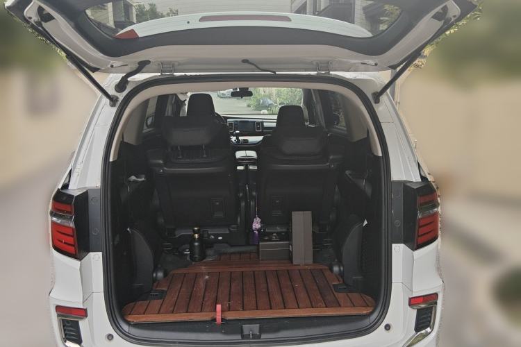 Used Honda Elysion 2019 2.0L Hybrid Luxury Edition Trunk