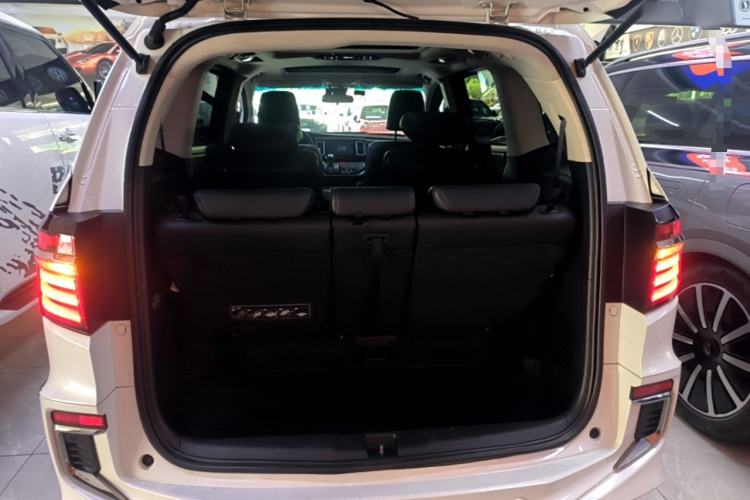 Used Honda Elysion 2019 2.0L Hybrid Supreme Edition Trunk