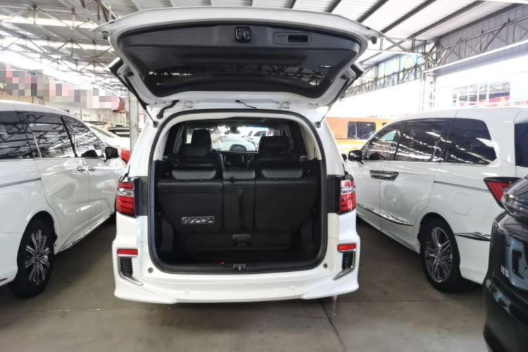 Used Honda Elysion 2019 2.0L Hybrid Luxury Edition Trunk