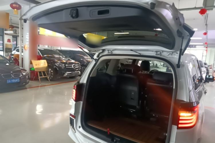 Used Honda Elysion 2019 2.0L Hybrid Luxury Edition Trunk