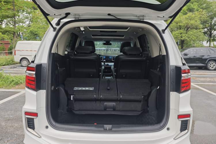 Used Honda Elysion 2019 2.0L Hybrid Luxury Edition Trunk