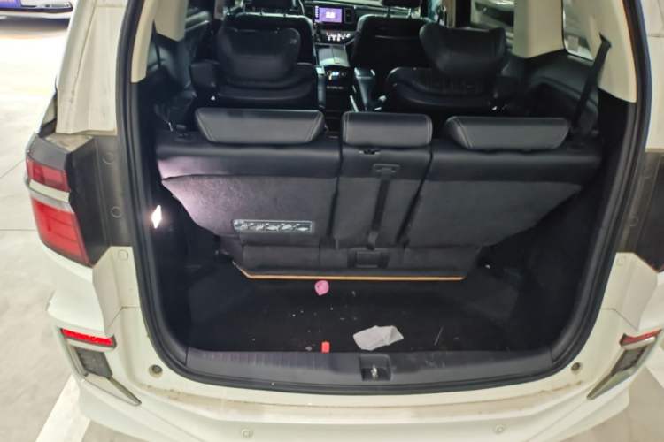 Used Honda Elysion 2019 2.0L Hybrid Supreme Edition Trunk