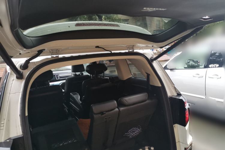 Used Honda Elysion 2019 2.0L Hybrid Luxury Edition Trunk