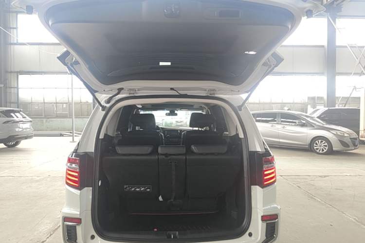 Used Honda Elysion 2019 2.0L Hybrid Comfort Edition Trunk