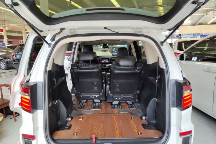 Used Honda Elysion 2019 2.0L Hybrid Luxury Edition Trunk