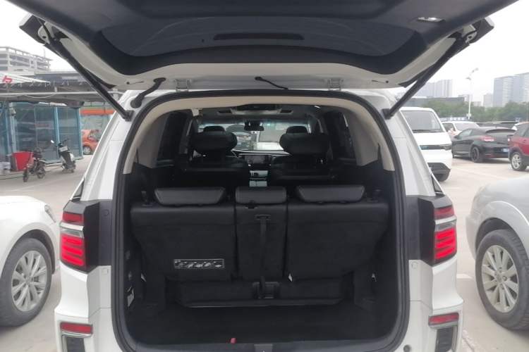 Used Honda Elysion 2019 2.0L Hybrid Supreme Edition Trunk