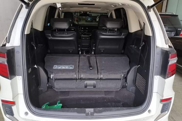 Used Honda Elysion 2019 2.0L Hybrid Luxury Edition Trunk