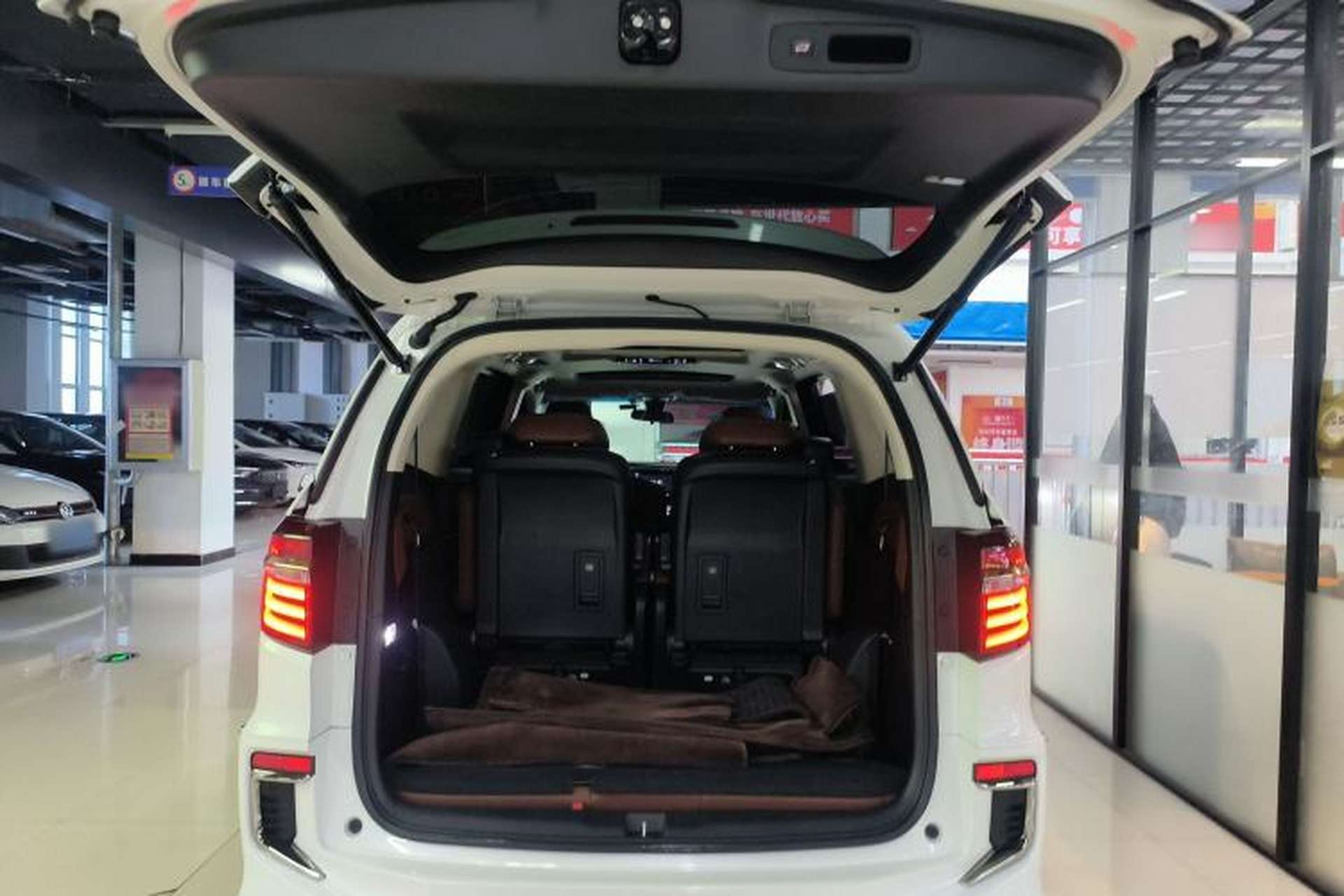 Used Honda Elysion 2019 2.0L Hybrid Supreme Edition Trunk
