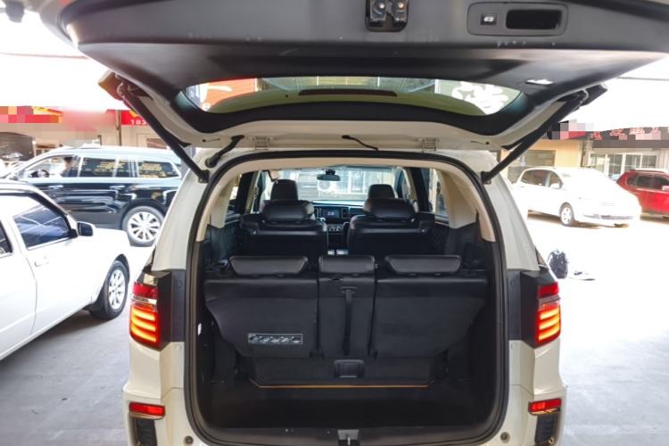Used Honda Elysion 2019 2.0L Hybrid Luxury Edition Trunk