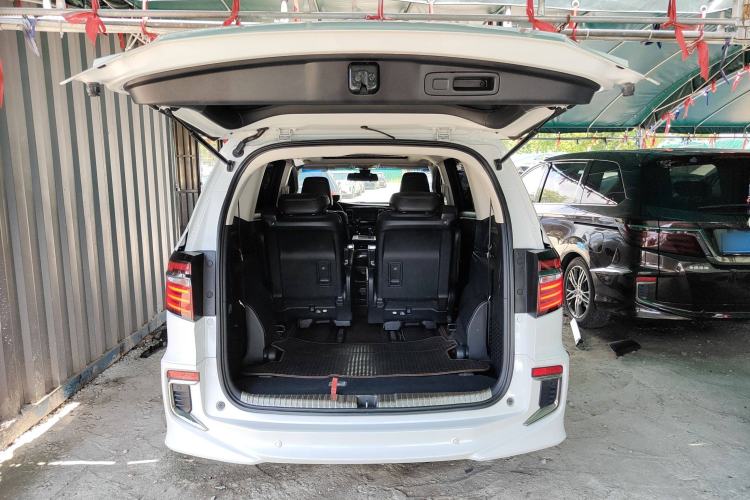 Used Honda Elysion 2019 2.0L Hybrid Luxury Edition Trunk
