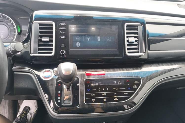 Used Honda Elysion 2019 2.0L Hybrid Luxury Edition Audio And AC Panel