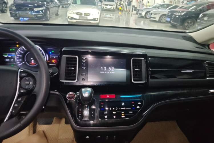 Used Honda Elysion 2019 2.0L Hybrid Luxury Edition Audio And AC Panel