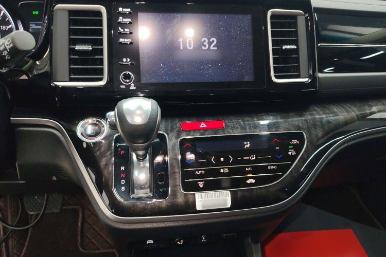 Used Honda Elysion 2019 2.0L Hybrid Luxury Edition Audio And AC Panel