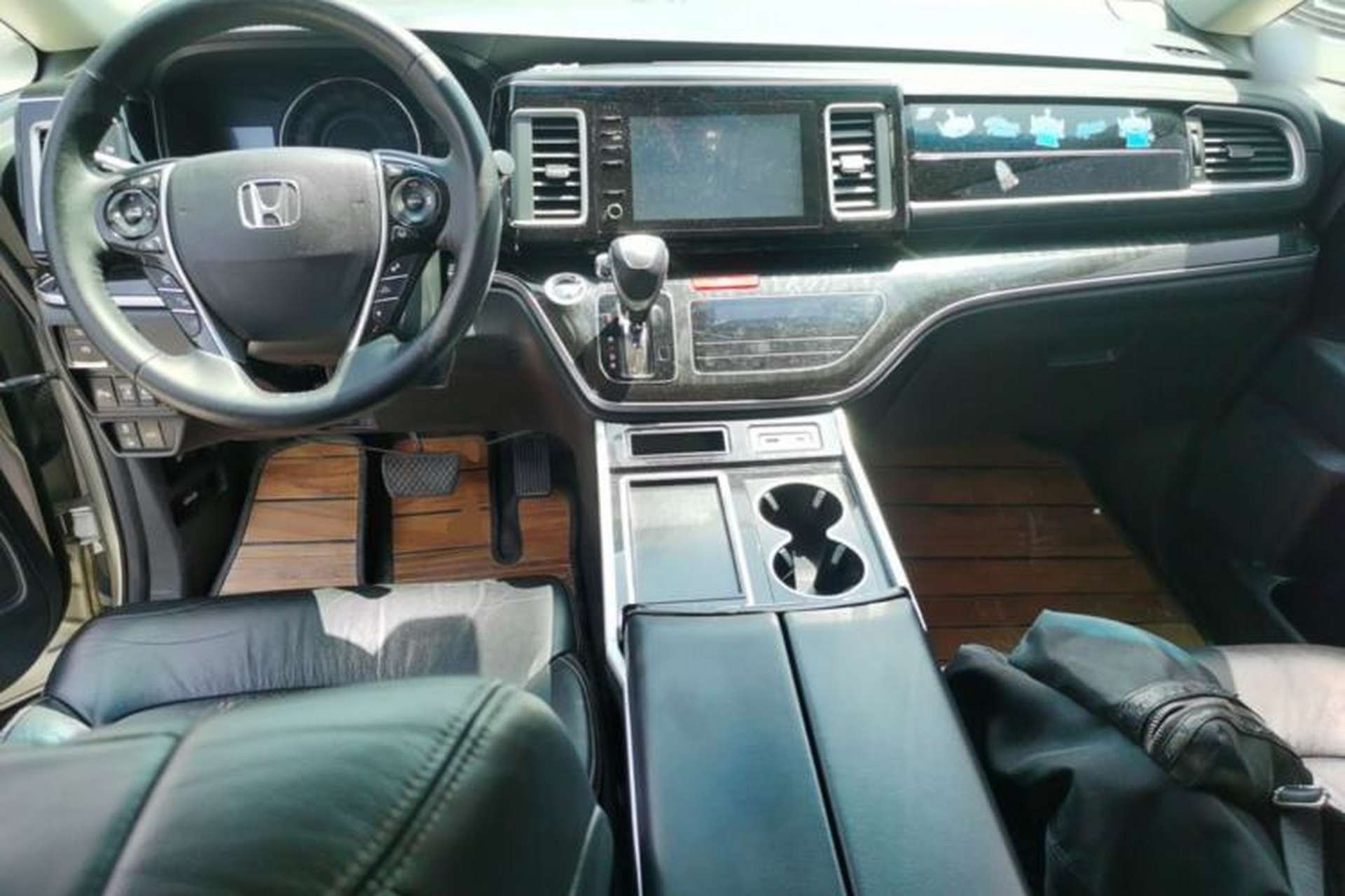Used Honda Elysion 2019 2.0L Hybrid Luxury Edition Center Console