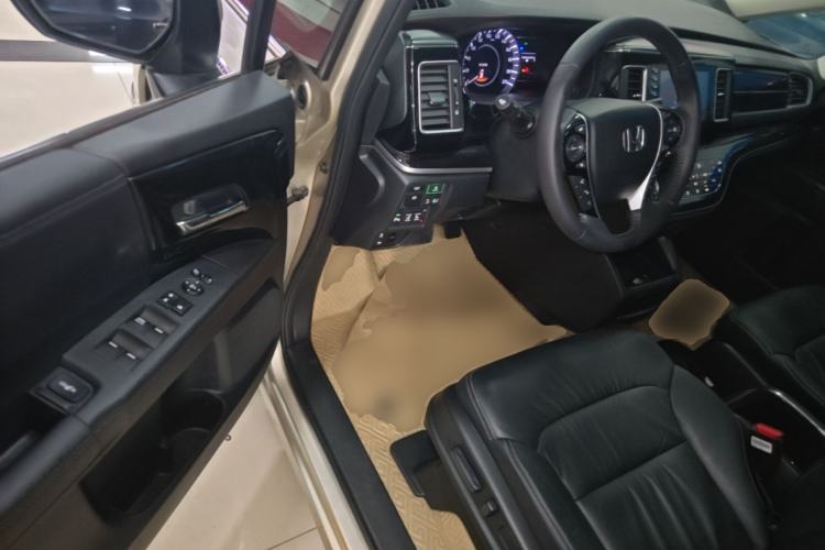 Used Honda Elysion 2019 2.0L Hybrid Luxury Edition Driver Seat