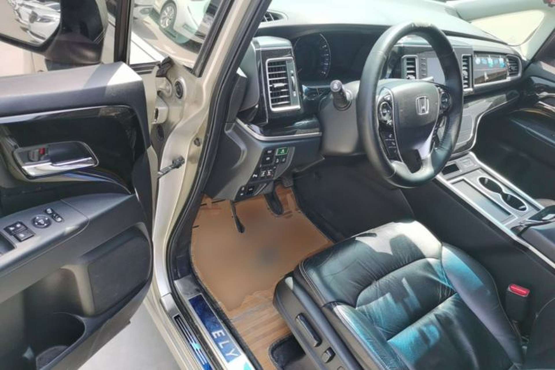 Used Honda Elysion 2019 2.0L Hybrid Luxury Edition Driver Seat