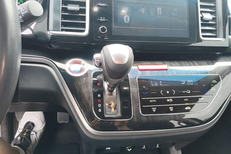 Used Honda Elysion 2019 2.0L Hybrid Luxury Edition Gear Lever