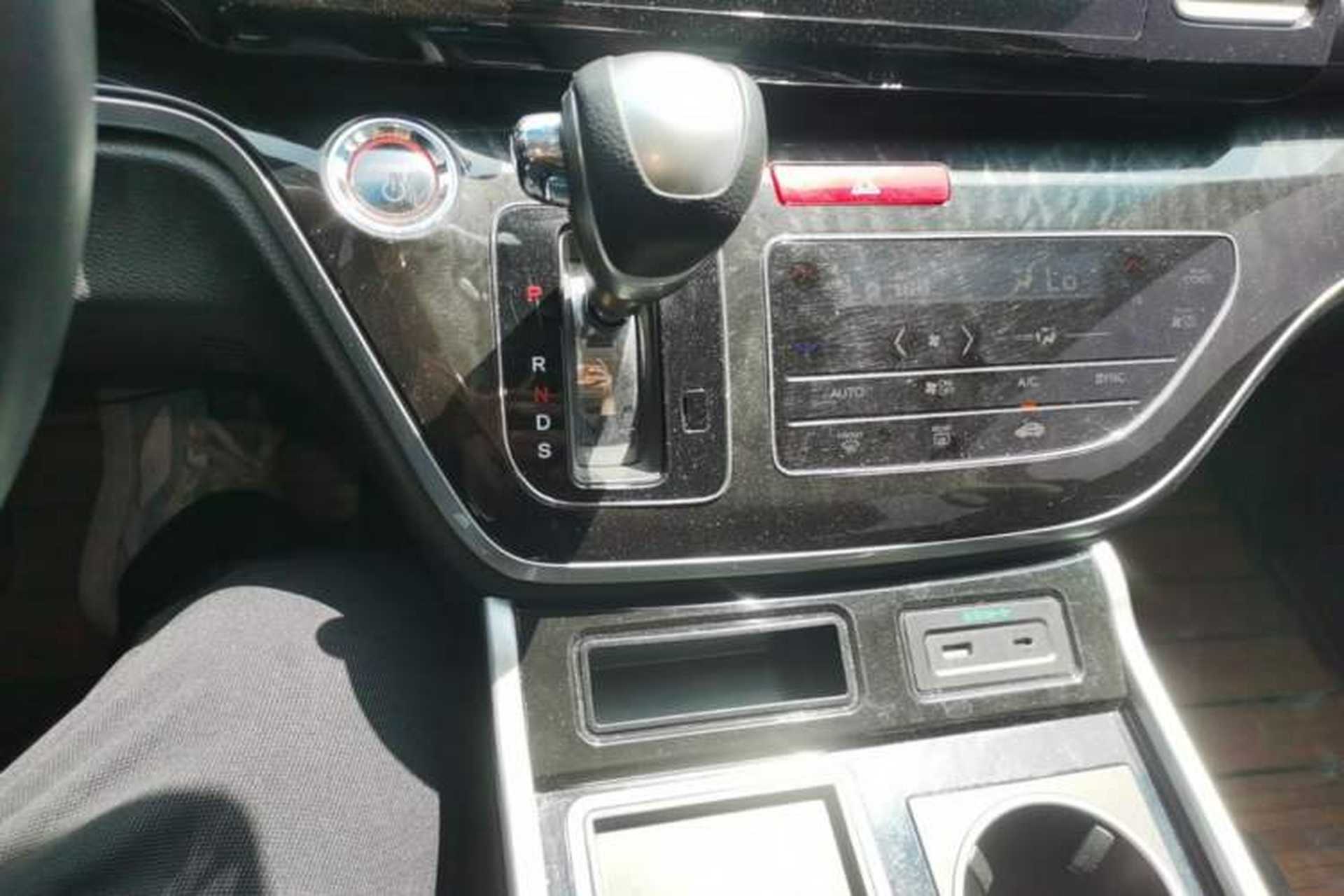 Used Honda Elysion 2019 2.0L Hybrid Luxury Edition Gear Lever
