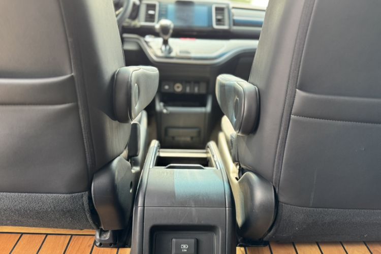Used Honda Elysion 2019 2.0L Hybrid Luxury Edition Interior 11